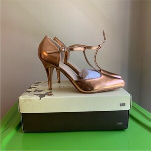 Rose gold t-strap shoes - Sz 9